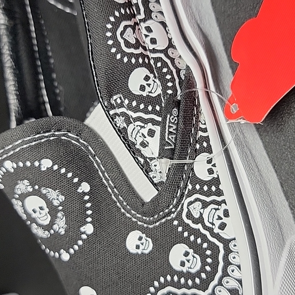 Vans Bandana Skull Classic Slip-On Shoes Women's  8.5 LAST ONE LEFT!!! - Picture 10 of 11